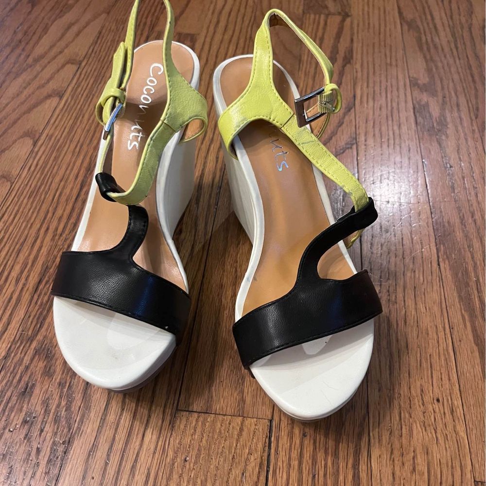 Coconuts by Matisse wedge sandals size 6